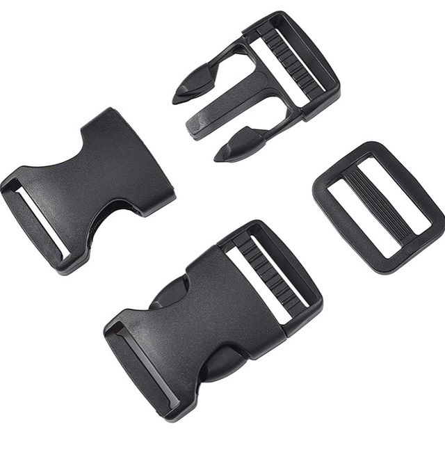 Fettuccia nera con 10 chiusure.