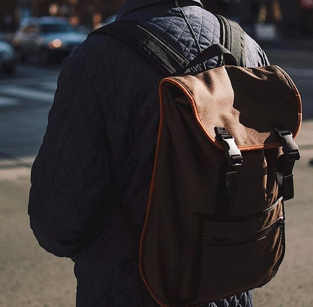 Fettuccia nera con 10 chiusure.