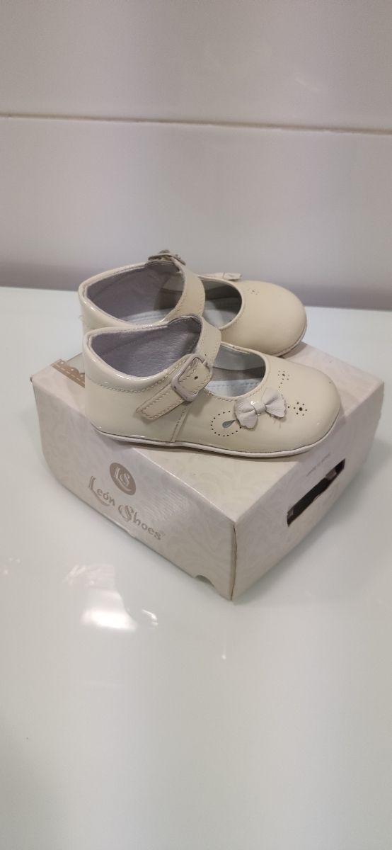 Zapato de celebración. talla 19. León Shoes