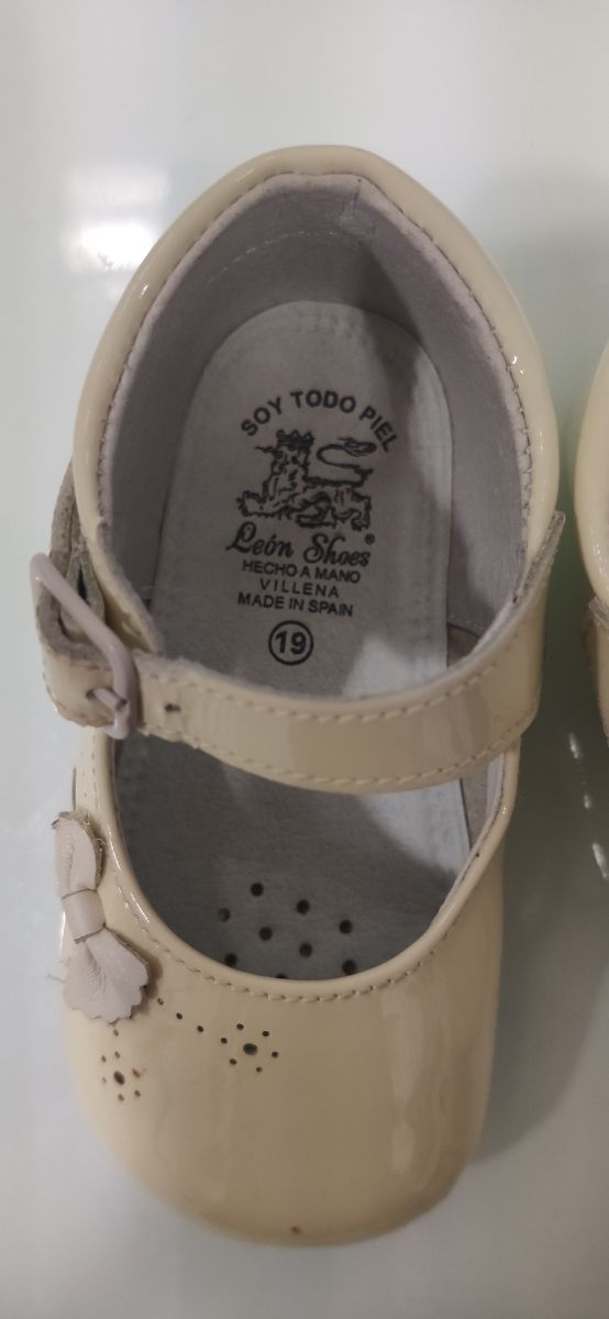 Zapato de celebración. talla 19. León Shoes