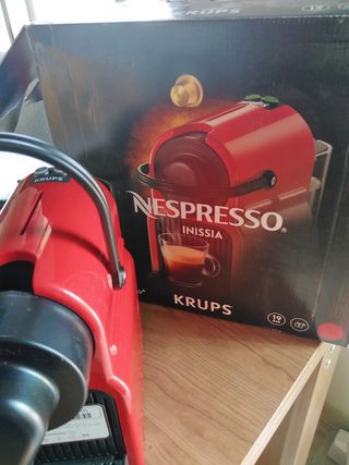 Cafetera Nespresso Inissia de segunda mano en WALLAPOP
