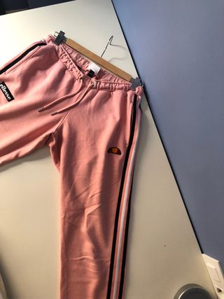 Chándal Ellesse rosa de segunda mano por 10 EUR en Jerez de la Frontera en  WALLAPOP
