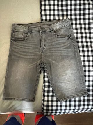 Bermuda vaquera niño color gris de segunda mano por 10 EUR en Rota en  WALLAPOP