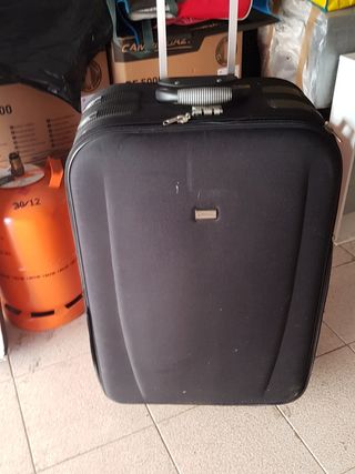 Maleta de viaje negra de segunda mano en WALLAPOP