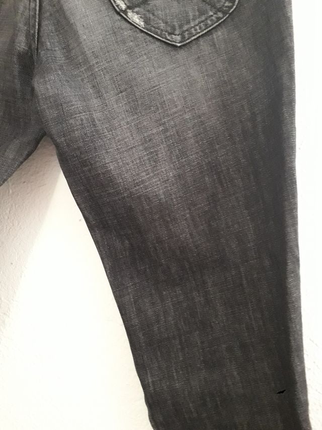 Tejano Pepe Jeans negro desgastado con dibujo flor