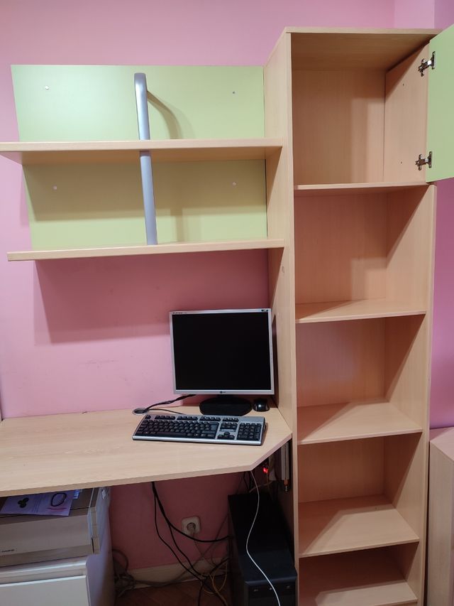 Estanterías habitación juvenil