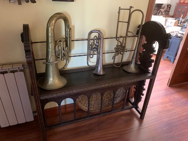 Gabanero y trompetas