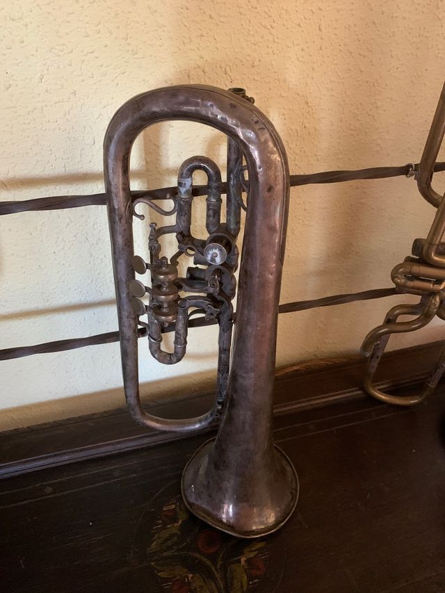 Gabanero y trompetas