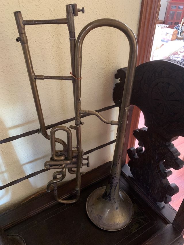 Gabanero y trompetas