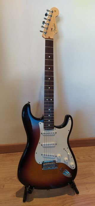 Guitarra Fender Stratocaster de segunda mano en WALLAPOP