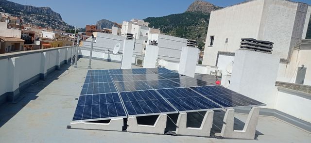 instalación eléctrica y de placas solares