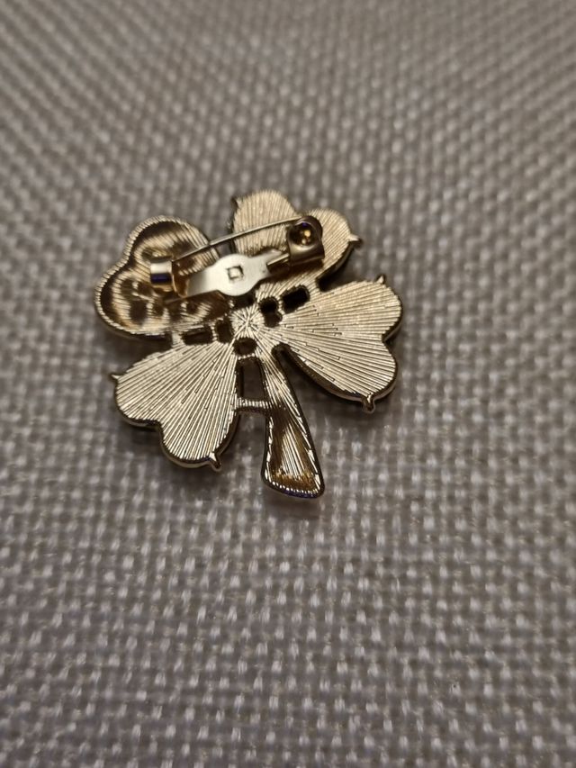 broche trébol de la suerte NUEVO