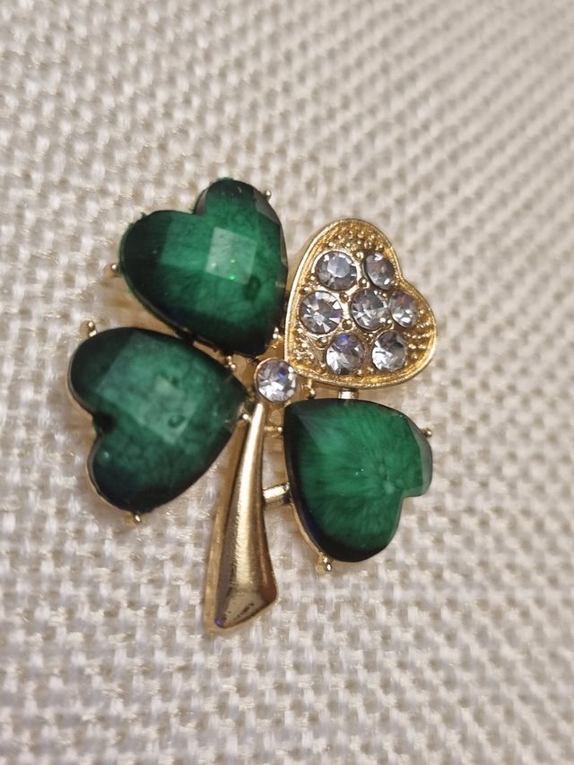 broche trébol de la suerte NUEVO