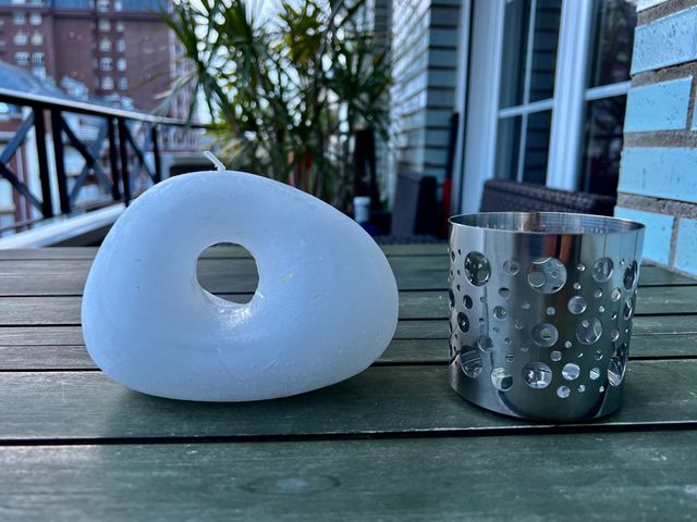 VELA DISEÑO BLANCA + PORTAVELAS REGALO