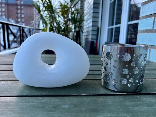 VELA DISEÑO BLANCA + PORTAVELAS REGALO