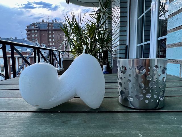 VELA DE DISEÑO BLANCA + PORTAVELAS REGALO