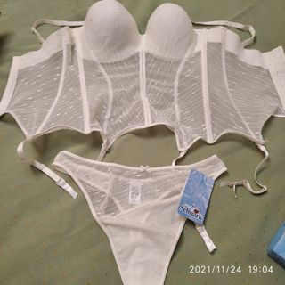 Lenceria novia de segunda mano en WALLAPOP