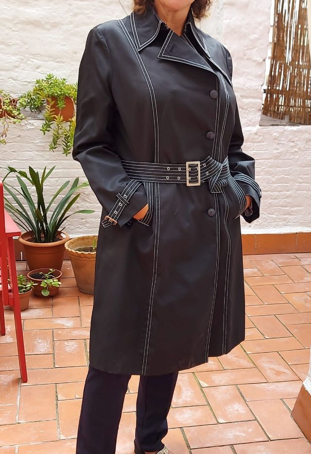 Adolfo Dominguez.  Gabardina