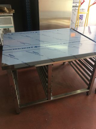Mesa soporte para hornos de segunda mano por 1 EUR en Madrid en WALLAPOP