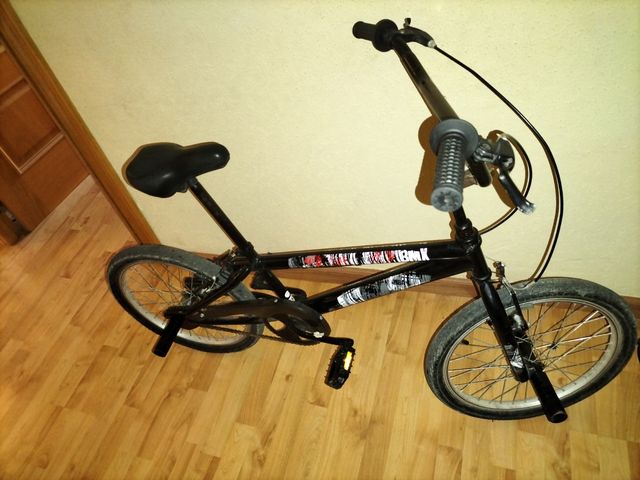 Bicicleta BMX poco uso.