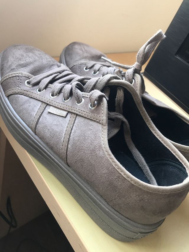 Zapatillas Victoria talla 39, color topo