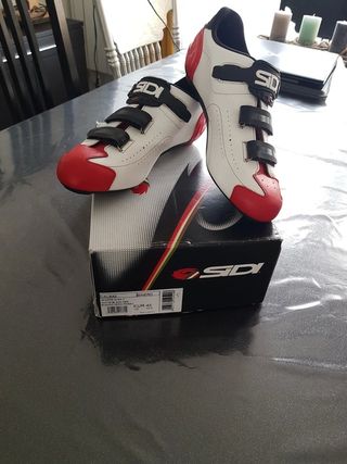 Zapatillas Ciclismo de segunda mano en Barcelona en WALLAPOP