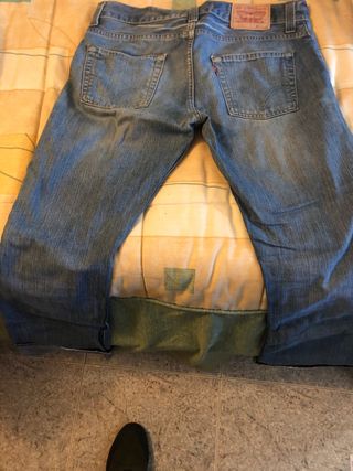 Pantalón levis 512 bootcut de segunda mano por 35 EUR en O Con en WALLAPOP
