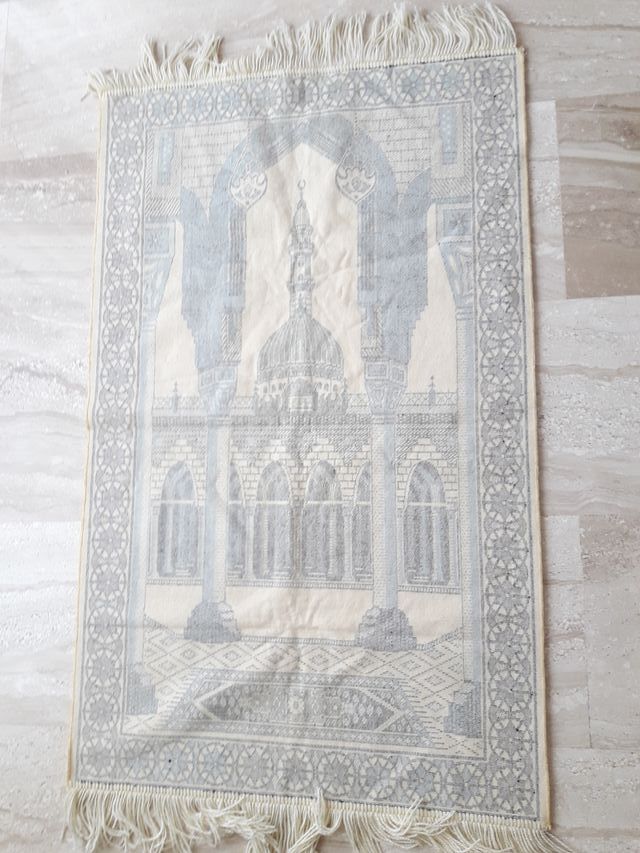 ALFOMBRA ACRILICA CON FLECOS largo 125 X  ancho 68