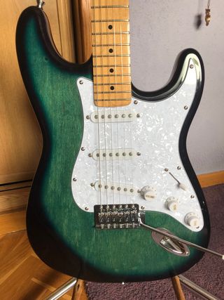 Guitarra Fender Stratocaster de segunda mano en Madrid en WALLAPOP