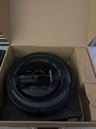Robot aspirador AmazonBasics ( Nuevo) de segunda mano por 30 EUR en  Vilafranca del Penedès en WALLAPOP