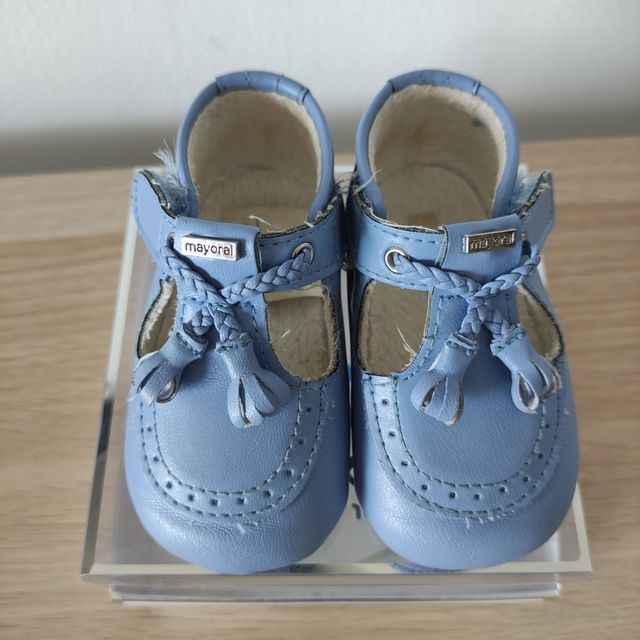 zapatitos de bebe Mayoral celeste