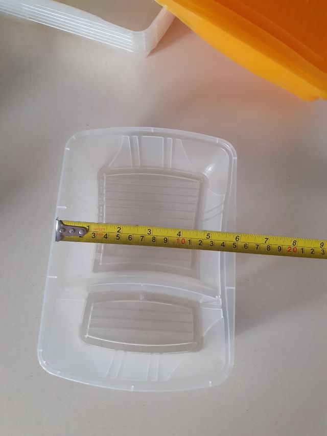 6 Contenitori di plastica con due scomparti