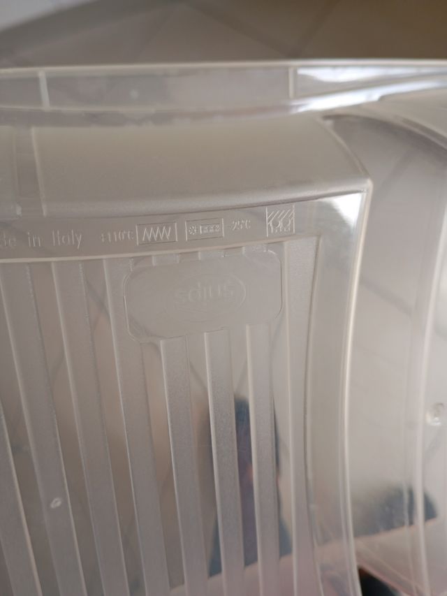 6 Contenitori di plastica con due scomparti