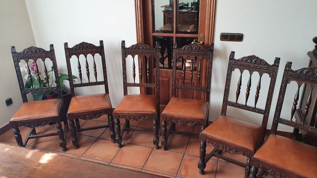 Mesa madera maciza antigua y 6 sillas color nogal