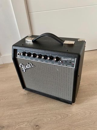 FENDER BLUES JUNIOR IV AMPLIFICADOR GUITARRA BLACK. SEGUNDA MANO. Precio  tienda online, Barcelona, Mataró o Vic.
