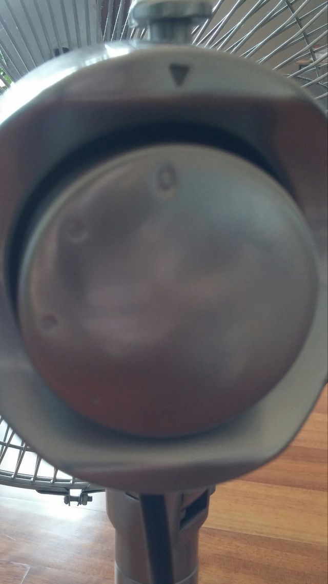 VENTILATORE DA TAVOLO DE LONGHI IN ACCIAIO