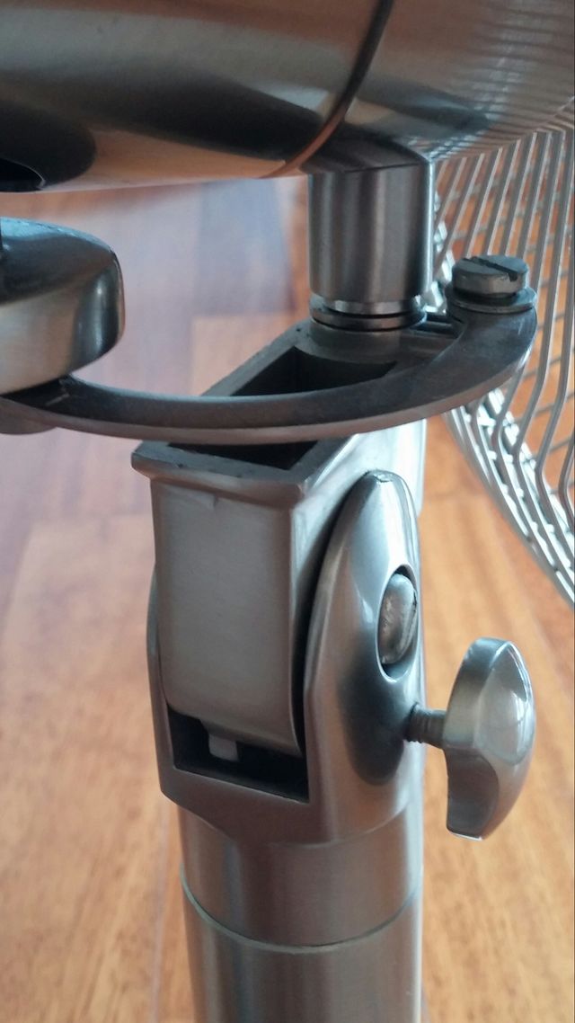 VENTILATORE DA TAVOLO DE LONGHI IN ACCIAIO