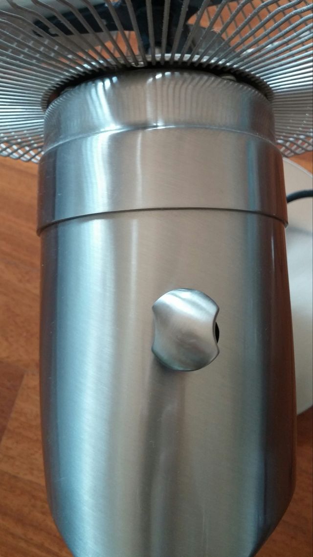 VENTILATORE DA TAVOLO DE LONGHI IN ACCIAIO