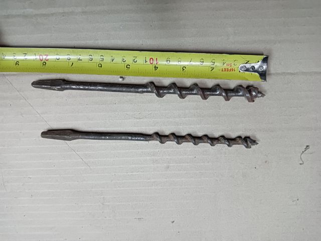 2/2. Utensili e sculture in legno.