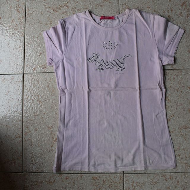 Camiseta de manga corta, lila, dibujo de perrito