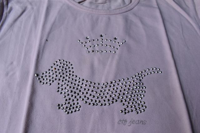 Camiseta de manga corta, lila, dibujo de perrito