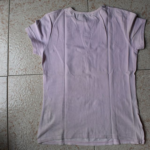 Camiseta de manga corta, lila, dibujo de perrito