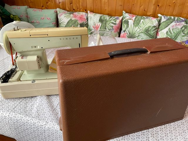 Maquina de coser SINGER