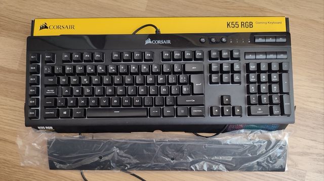 Teclado Corsair K55 RGB