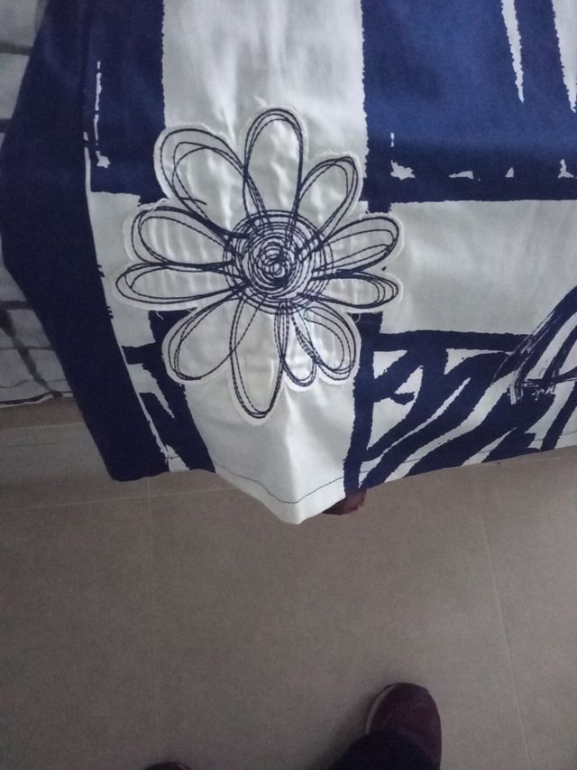vestido desigual azul y blanco