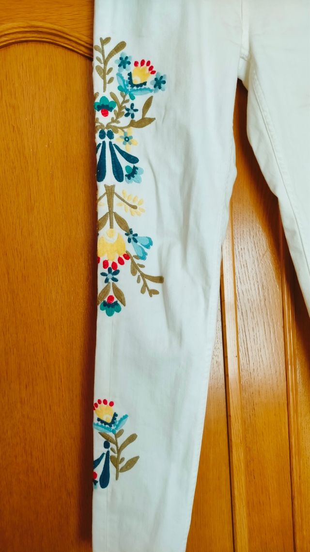 Pantalón bordado estilo Boho