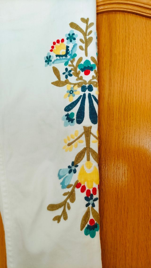 Pantalón bordado estilo Boho