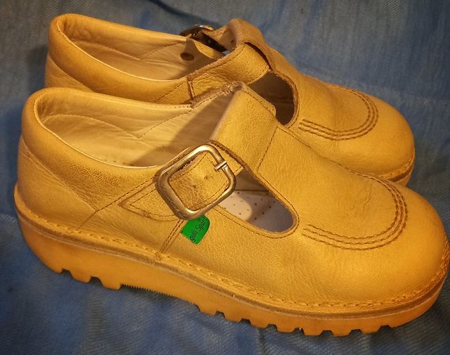 Sandalias tipo kickers talla 33