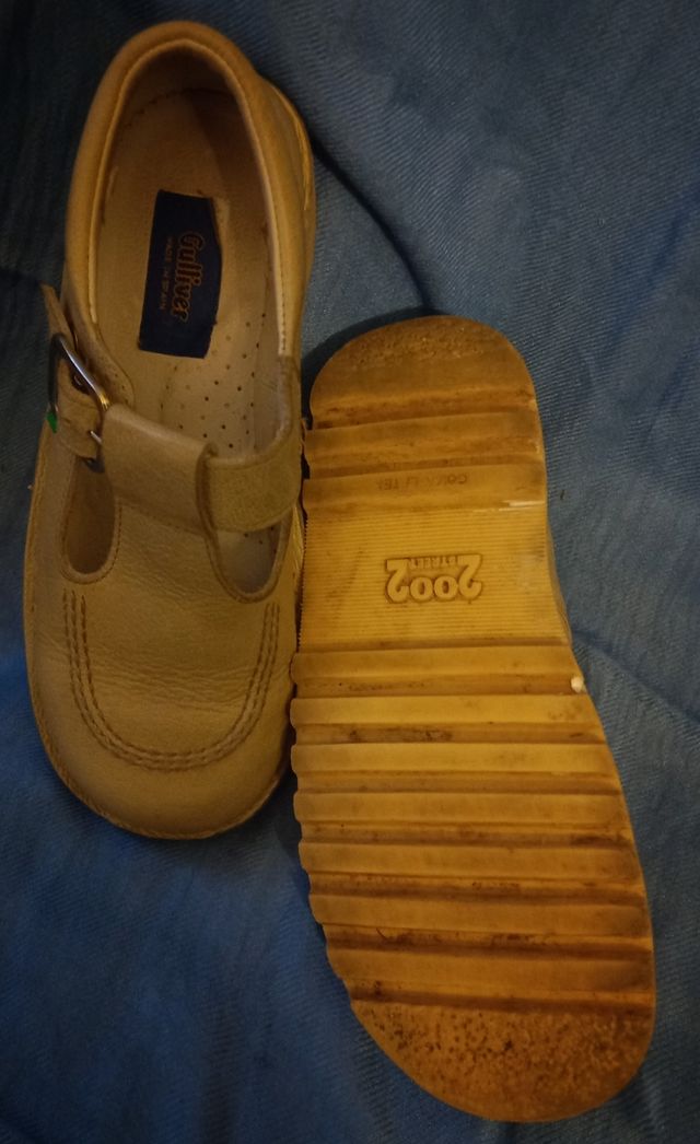 Sandalias tipo kickers talla 33