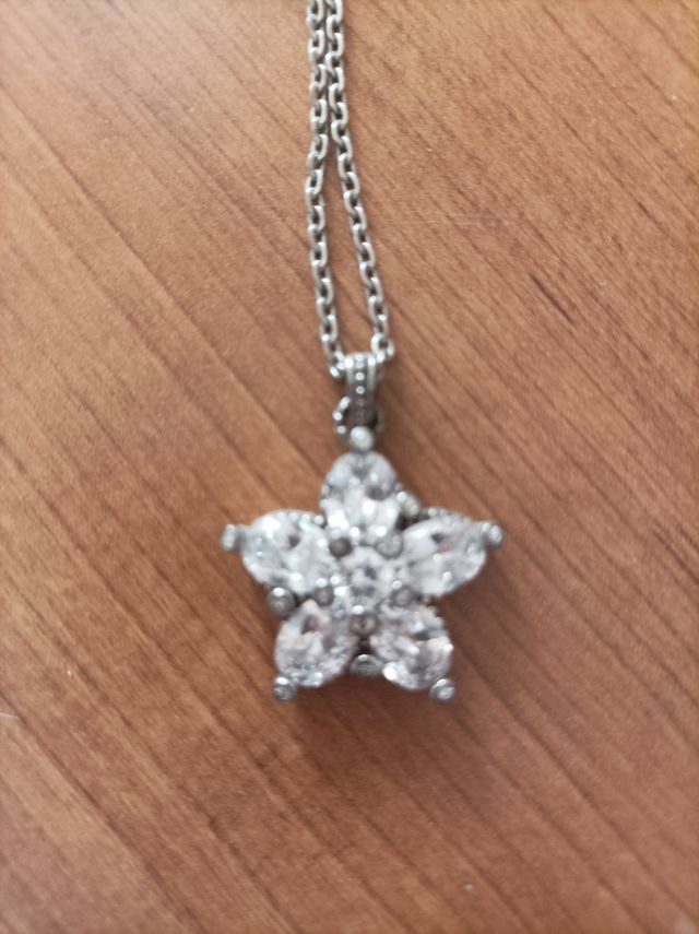 collar flor brillante